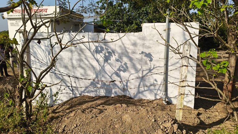 girls toilet 2025 - outer -south side and entrance